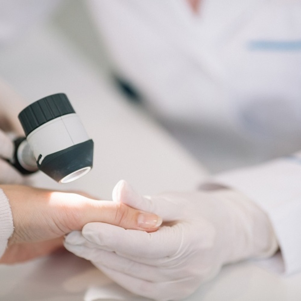 Khám và điều trị bệnh da liễu
